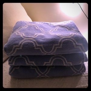 Cynthia Rowley shower towels